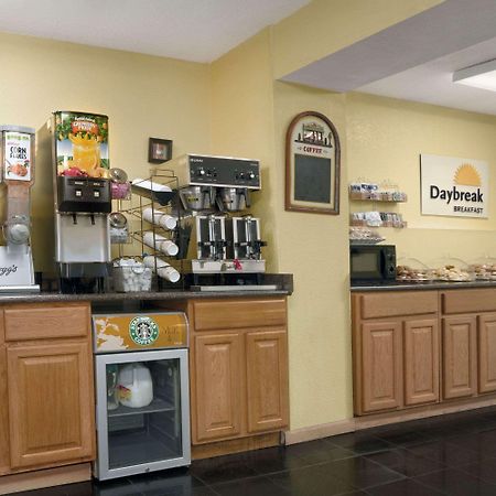 Days Inn By Wyndham Port Royal/Near Parris Island Esterno foto