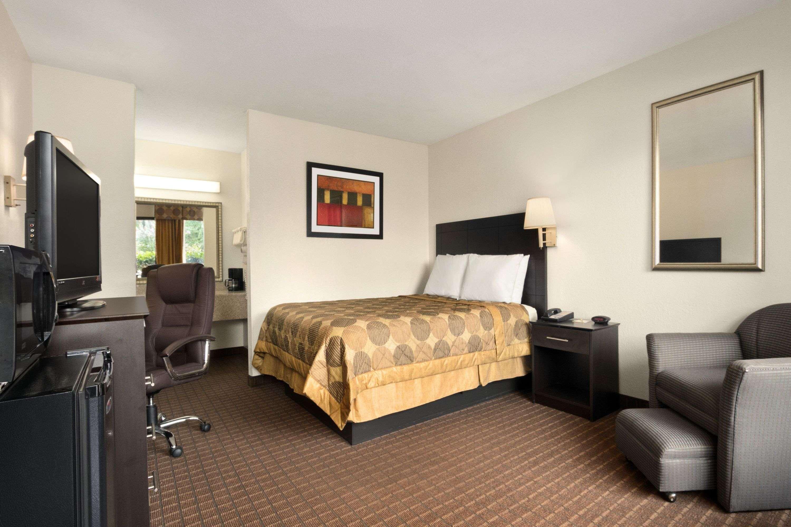 Days Inn By Wyndham Port Royal/Near Parris Island Esterno foto