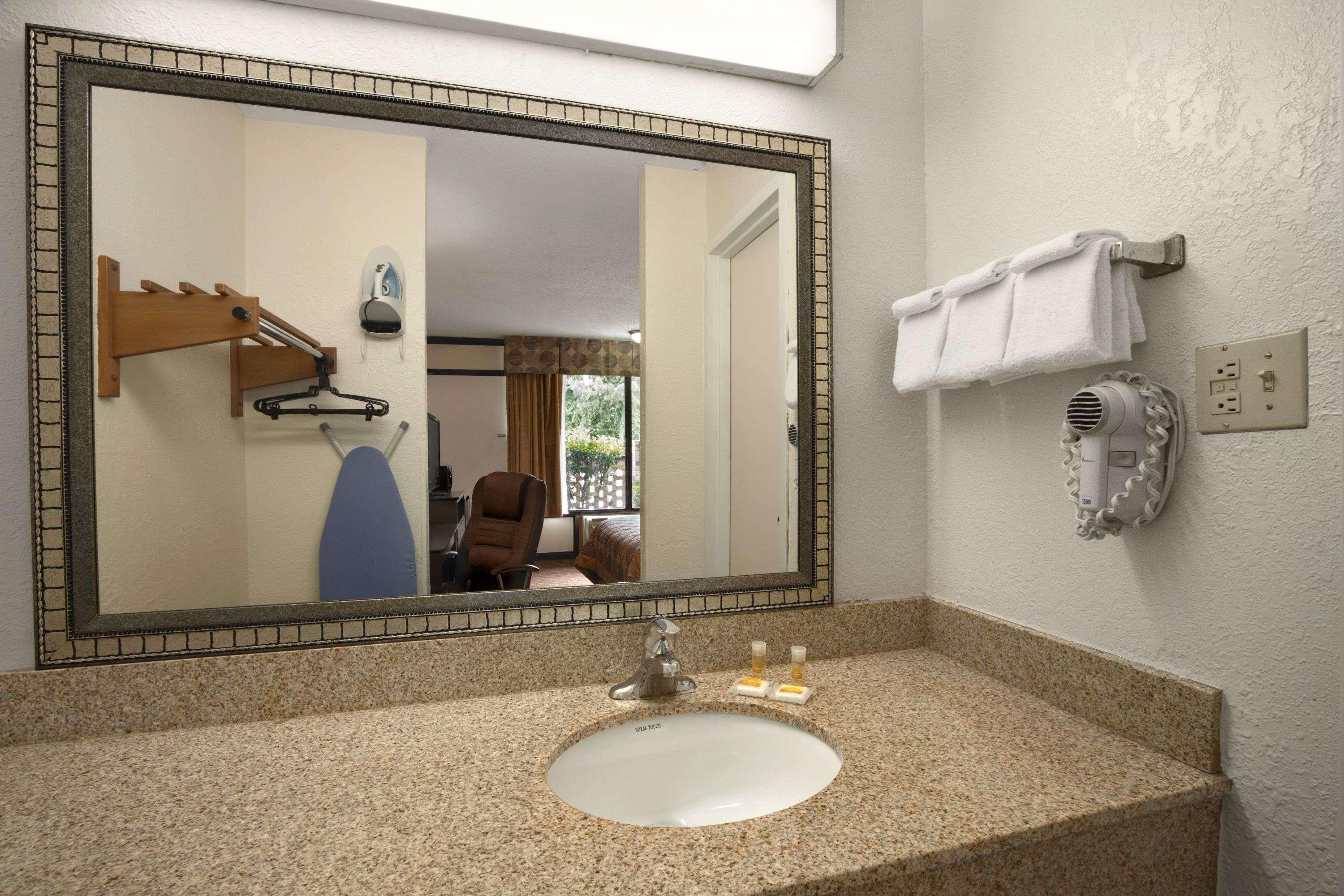 Days Inn By Wyndham Port Royal/Near Parris Island Esterno foto