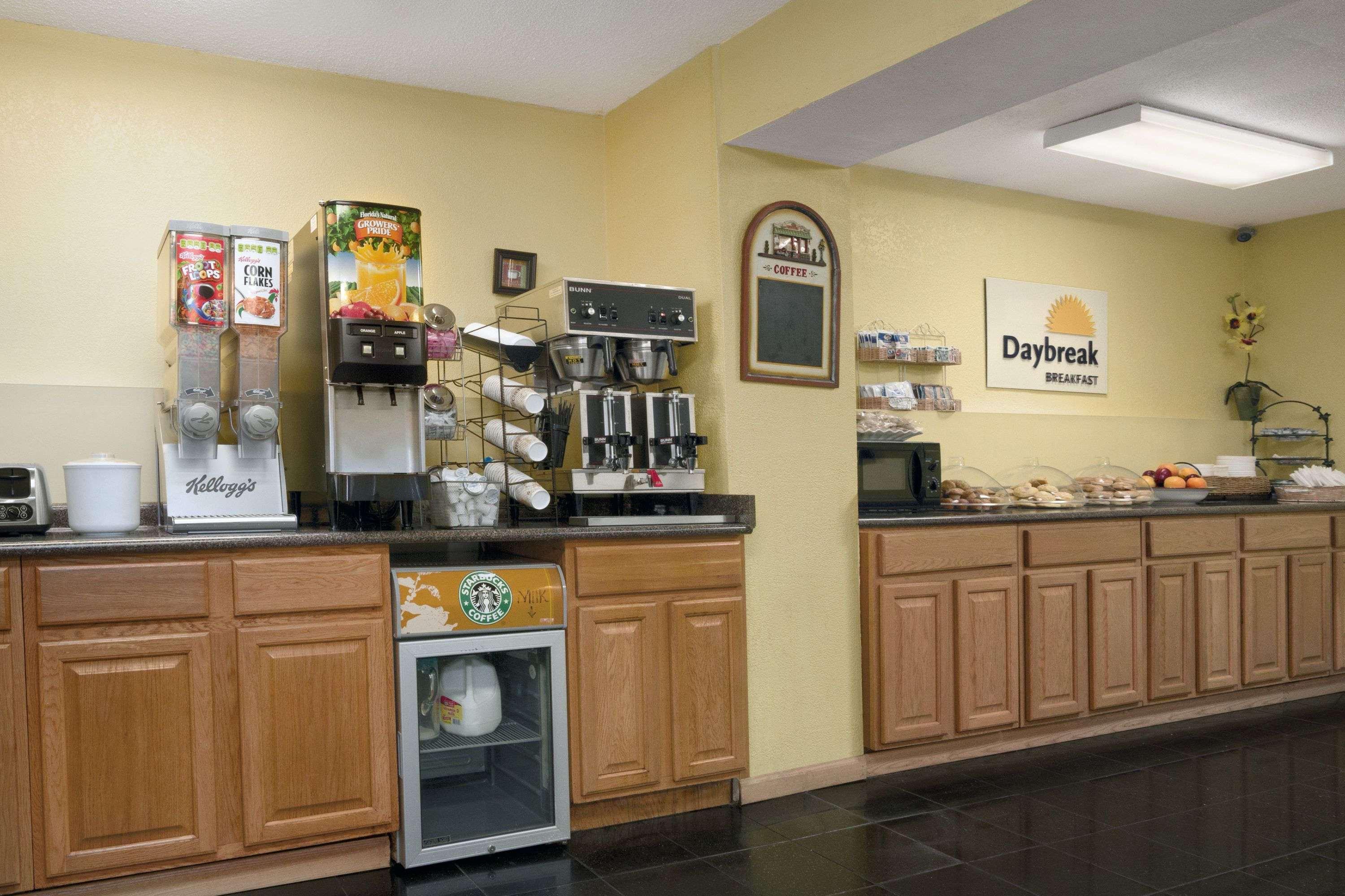 Days Inn By Wyndham Port Royal/Near Parris Island Esterno foto